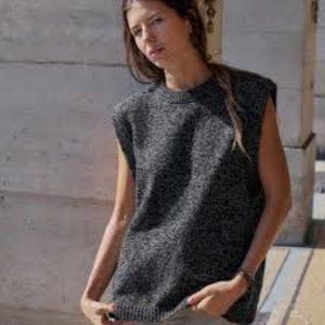 Zara Oversized twisted yarn knit vest black with white size small (Never Worn)